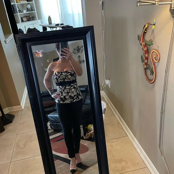 Sexy strapless top from White House black market - Picture 6 of 6